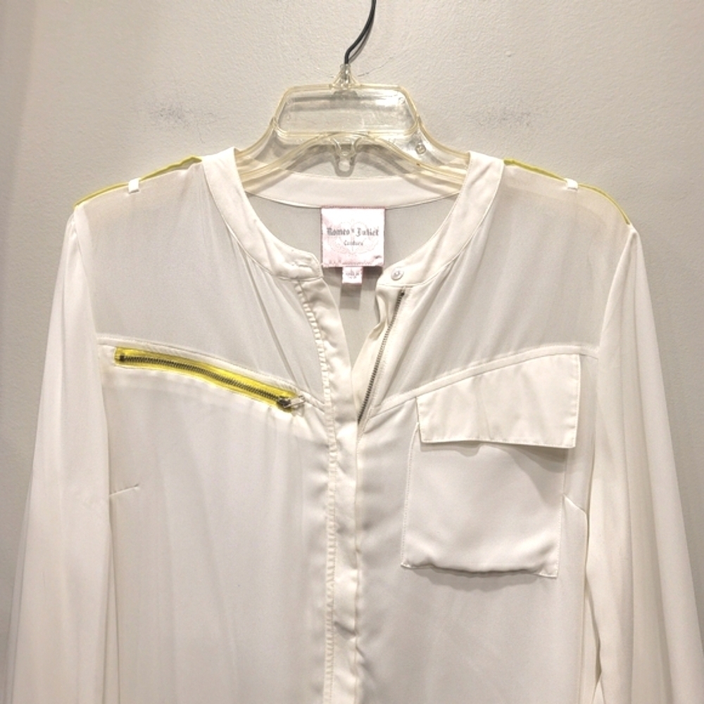 Sz Large Romeo & Juliet Couture Button-Up Blouse